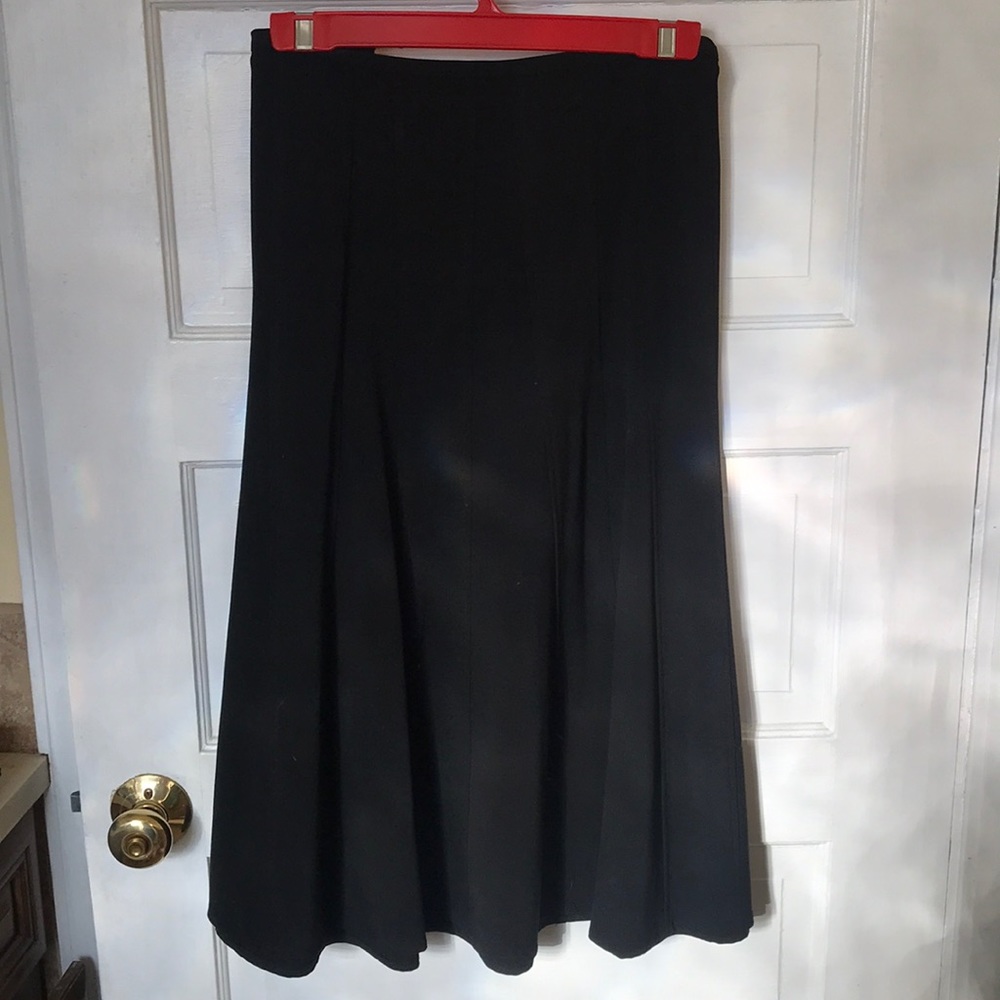 Black skirt 20W